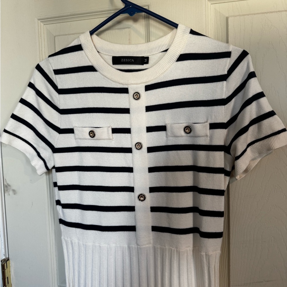 Old Money Navy and Cream striped sweater dress Medium NWOT - Picture 5 of 6